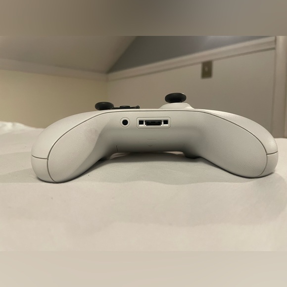 Xbox controller. - Picture 3 of 4
